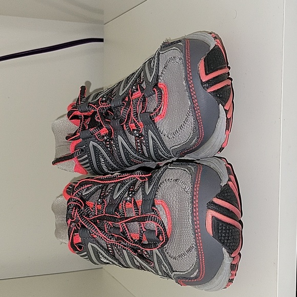 Sneakers - Picture 2 of 4